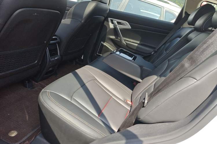 Used Geely Auto Emgrand X7 Sport 2018 1.8TD Automatic Two-Wheel Drive Smart Connect 4G Internet Edition Left Rear Seat