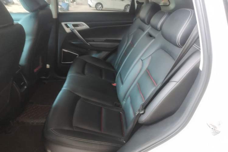 Used Geely Auto Emgrand X7 Sport 2018 1.8TD Automatic Two-Wheel Drive Smart Connect 4G Internet Edition Left Rear Seat