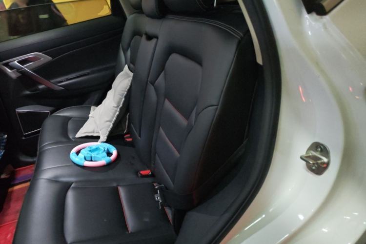 Used Geely Auto Emgrand X7 Sport 2018 1.8TD Automatic Two-Wheel Drive Smart Connect 4G Internet Edition Left Rear Seat