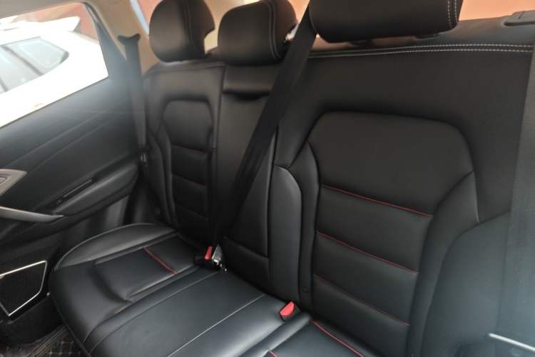 Used Geely Auto Emgrand X7 Sport 2018 1.8TD Automatic Two-Wheel Drive Smart Connect 4G Internet Edition Left Rear Seat