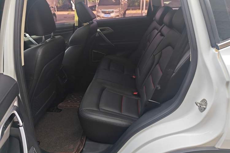 Used Geely Auto Emgrand X7 Sport 2018 1.8TD Automatic Two-Wheel Drive Smart Connect 4G Internet Edition Left Rear Seat