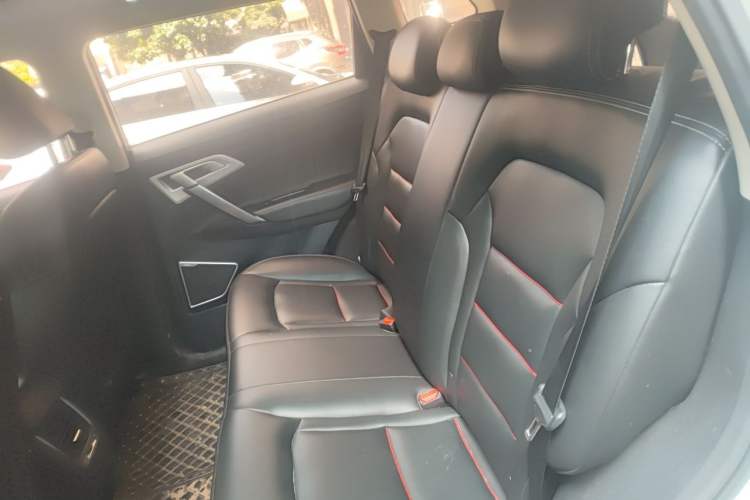 Used Geely Auto Emgrand X7 Sport 2018 1.8TD Automatic Two-Wheel Drive Zhiya Model Left Rear Seat