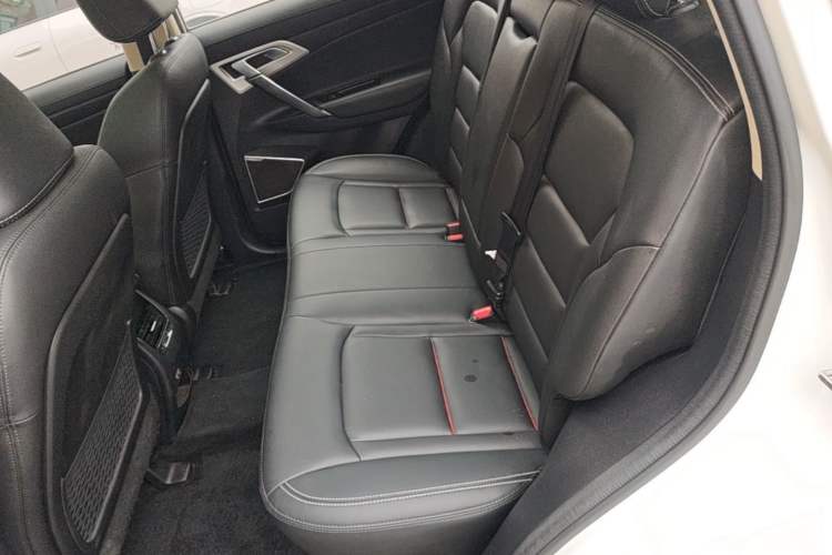 Used Geely Auto Emgrand X7 Sport 2018 1.8TD Automatic Two-Wheel Drive Smart 4G Connected Version Left Rear Seat