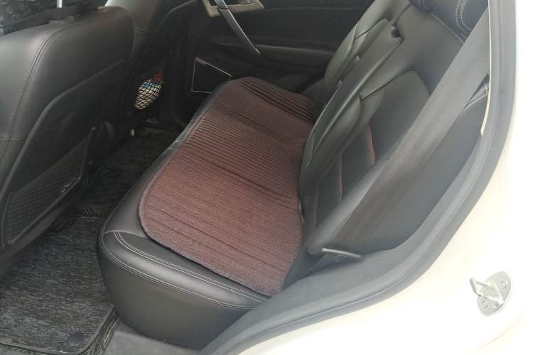 Used Geely Auto Emgrand X7 Sport 2018 1.8TD Automatic Two-Wheel Drive Smart Connect 4G Internet Edition Left Rear Seat