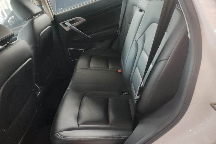Used Geely Auto Emgrand X7 Sport 2018 1.8TD Automatic Two-Wheel Drive Smart Connect 4G Internet Edition Left Rear Seat