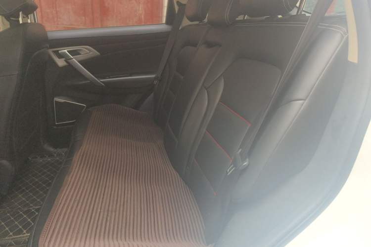 Used Geely Auto Emgrand X7 Sport 2018 1.8TD Automatic Two-Wheel Drive Smart Connect 4G Internet Edition Left Rear Seat