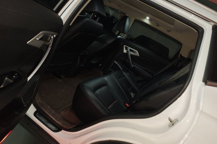 Used Geely Auto Emgrand X7 Sport 2018 1.8TD Automatic Two-Wheel Drive Smart 4G Connected Version Left Rear Seat