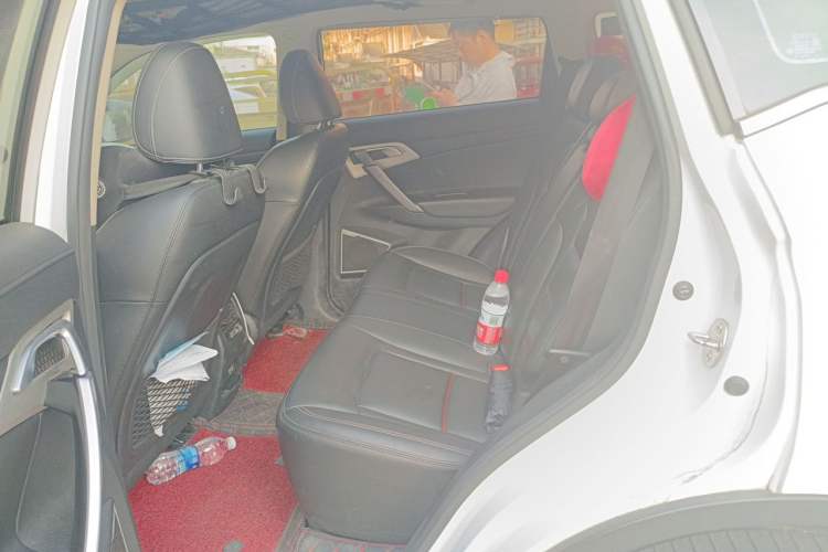 Used Geely Auto Emgrand X7 Sport 2018 1.8TD Automatic Two-Wheel Drive Smart 4G Connected Version Left Rear Seat