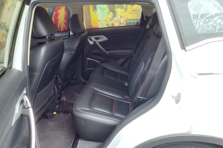 Used Geely Auto Emgrand X7 Sport 2018 1.8TD Automatic Two-Wheel Drive Zhiya Model Left Rear Seat