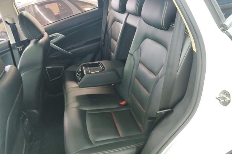 Used Geely Auto Emgrand X7 Sport 2018 1.8TD Automatic Two-Wheel Drive Smart Connect 4G Internet Edition Left Rear Seat