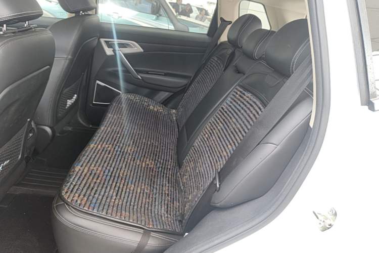 Used Geely Auto Emgrand X7 Sport 2018 1.8TD Automatic Two-Wheel Drive Smart Connect 4G Internet Edition Left Rear Seat
