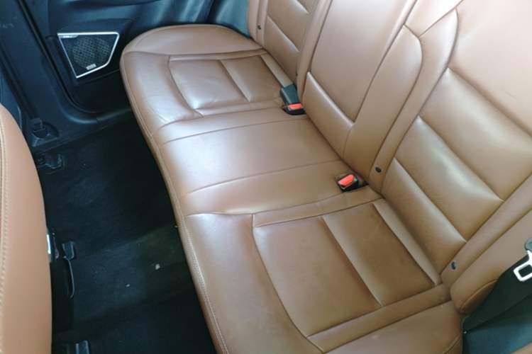 Used Geely Auto Emgrand X7 Sport 2018 1.8TD Automatic Two-Wheel Drive ZhiZun Model with 4G Connectivity Left Rear Seat