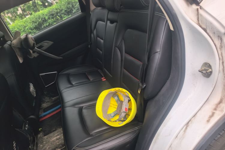 Used Geely Auto Emgrand X7 Sport 2018 1.8TD Automatic Two-Wheel Drive Smart Connect 4G Internet Edition Left Rear Seat