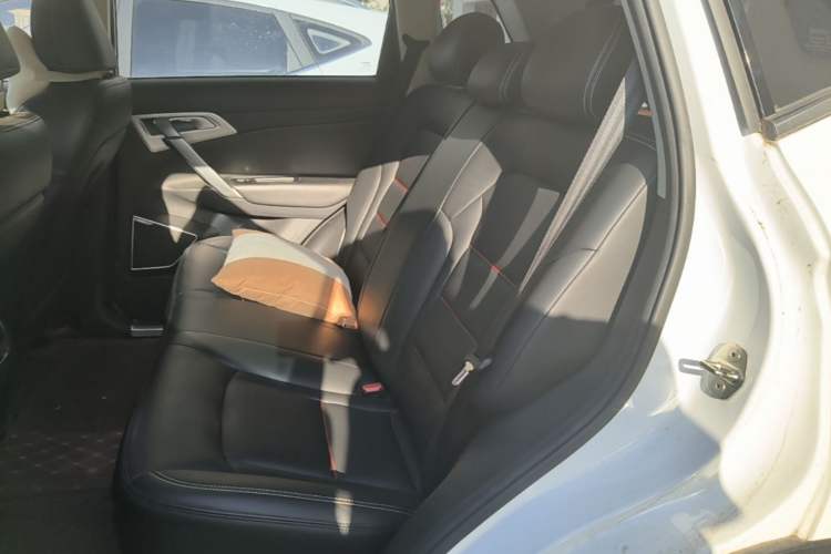 Used Geely Auto Emgrand X7 Sport 2018 1.8TD Automatic Two-Wheel Drive Zhiya Model Left Rear Seat