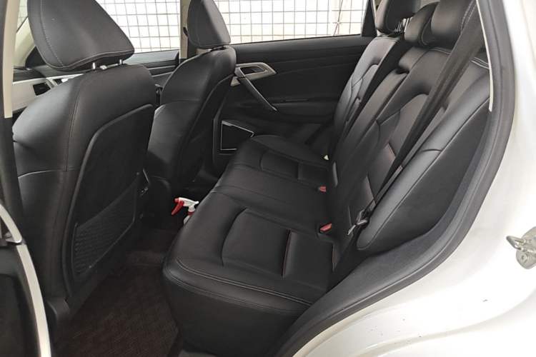 Used Geely Auto Emgrand X7 Sport 2018 1.8TD Automatic Two-Wheel Drive Smart Connect 4G Internet Edition Left Rear Seat