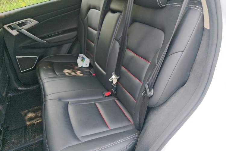 Used Geely Auto Emgrand X7 Sport 2018 1.8TD Automatic Two-Wheel Drive Smart Connect 4G Internet Edition Left Rear Seat