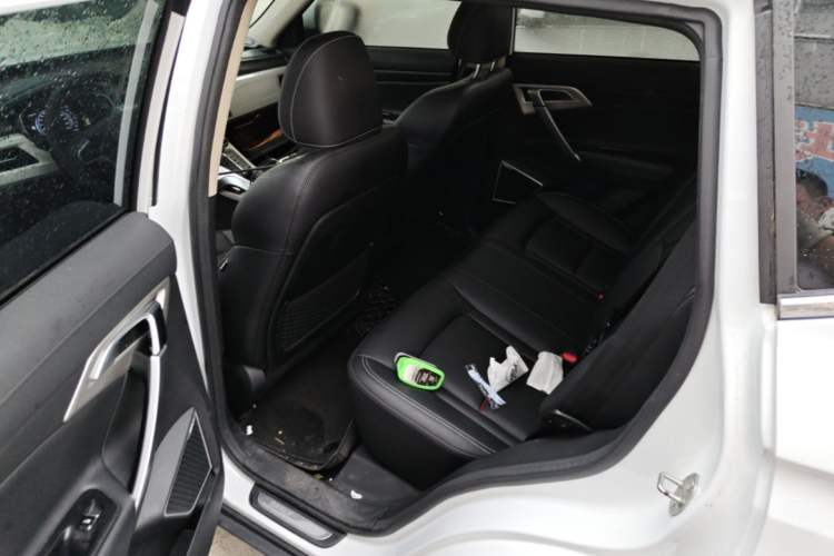 Used Geely Auto Emgrand X7 Sport 2018 1.8TD Automatic Two-Wheel Drive Smart Connect 4G Internet Edition Left Rear Seat