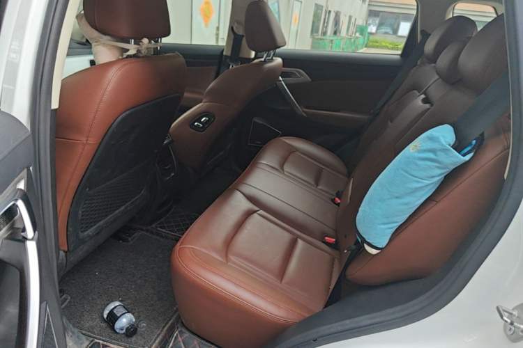 Used Geely Auto Emgrand X7 Sport 2018 1.8TD Automatic Two-Wheel Drive ZhiZun Model with 4G Connectivity Left Rear Seat