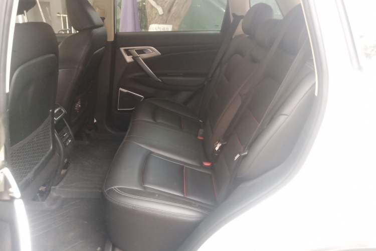 Used Geely Auto Emgrand X7 Sport 2018 1.8TD Automatic Two-Wheel Drive Smart Connect 4G Internet Edition Left Rear Seat