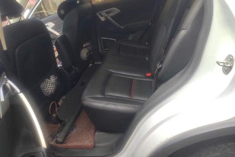 Used Geely Auto Emgrand X7 Sport 2018 1.8TD Automatic Two-Wheel Drive Zhiya Model Left Rear Seat
