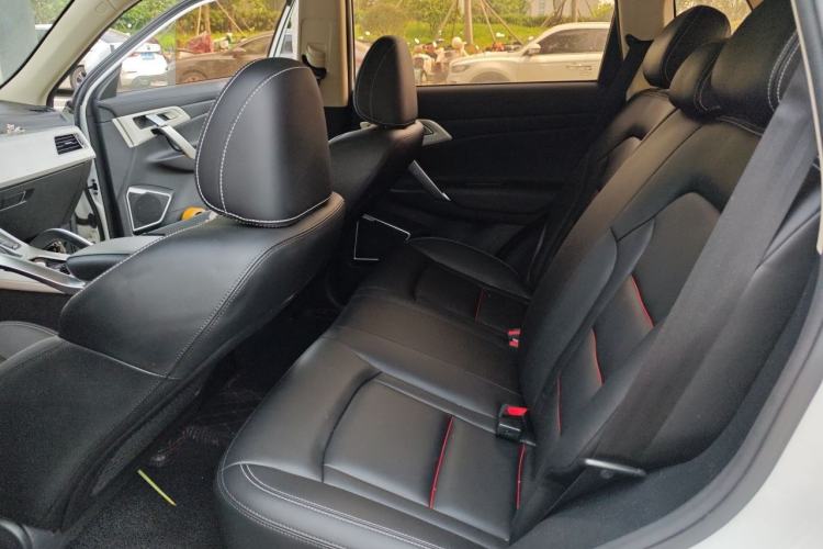 Used Geely Auto Emgrand X7 Sport 2018 1.8TD Automatic Two-Wheel Drive Zhiya Model Left Rear Seat