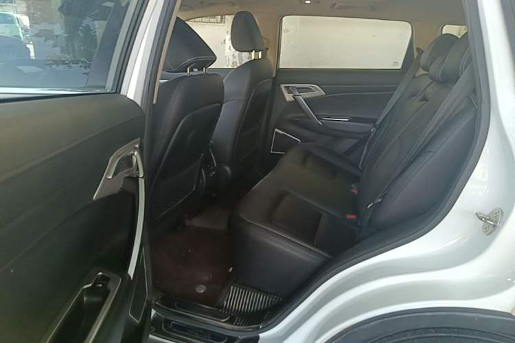 Used Geely Auto Emgrand X7 Sport 2018 1.8TD Automatic Two-Wheel Drive Smart 4G Connected Version Left Rear Seat