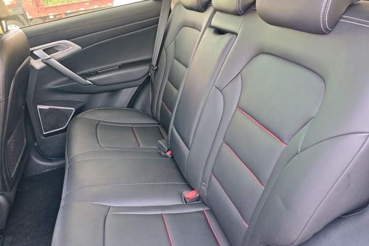 Used Geely Auto Emgrand X7 Sport 2018 1.8TD Automatic Two-Wheel Drive Smart Connect 4G Internet Edition Left Rear Seat