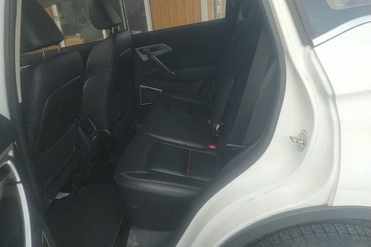 Used Geely Auto Emgrand X7 Sport 2018 1.8TD Automatic Two-Wheel Drive Zhiya Model Left Rear Seat