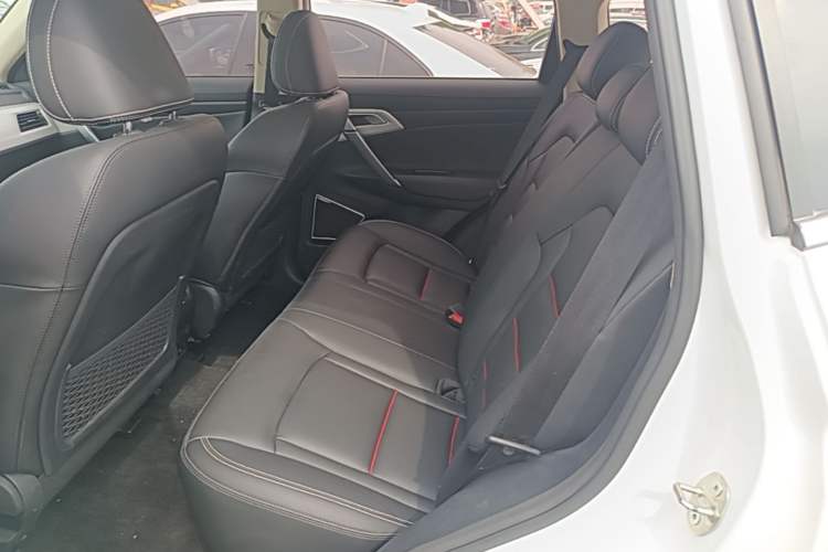 Used Geely Auto Emgrand X7 Sport 2018 1.8TD Automatic Two-Wheel Drive Zhiya Model Left Rear Seat