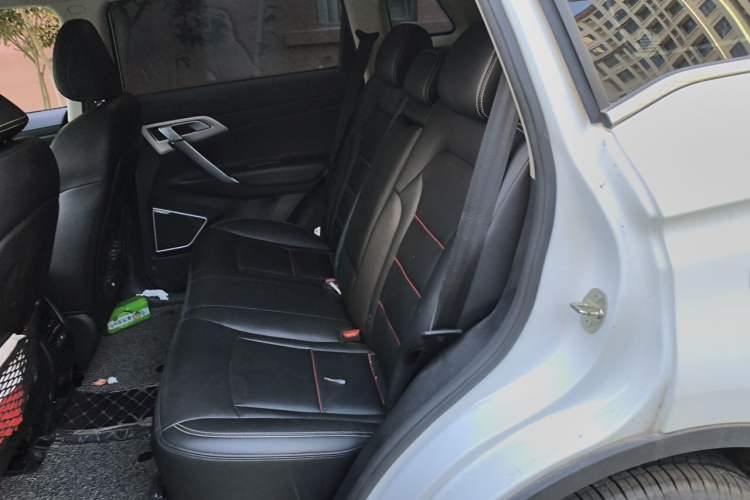 Used Geely Auto Emgrand X7 Sport 2018 Revised Version 1.8TD Automatic Two-Wheel Drive Smart Connectivity 4G-Enabled Edition Left Rear Seat