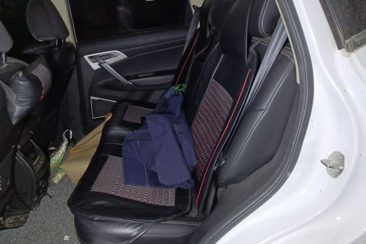 Used Geely Auto Emgrand X7 Sport 2018 1.8TD Automatic Two-Wheel Drive Zhiya Model Left Rear Seat