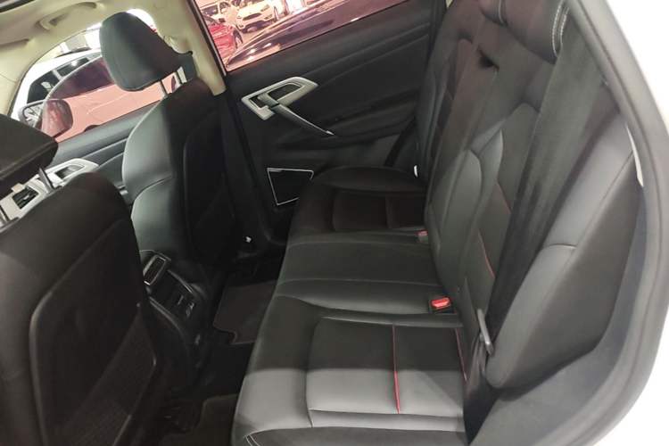 Used Geely Auto Emgrand X7 Sport 2018 1.8TD Automatic Two-Wheel Drive Smart Connect 4G Internet Edition Left Rear Seat