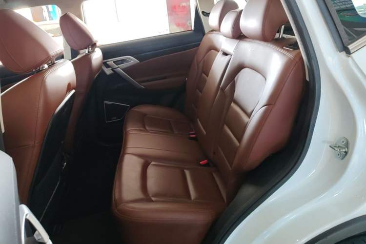 Used Geely Auto Emgrand X7 Sport 2018 1.8TD Automatic All-Wheel-Drive ZhiZun Model with 4G Connectivity Left Rear Seat