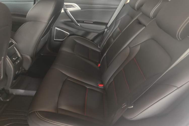 Used Geely Auto Emgrand X7 Sport 2018 1.8TD Automatic Two-Wheel Drive Smart Connect 4G Internet Edition Left Rear Seat