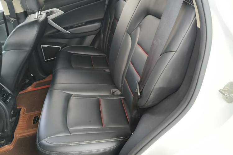 Used Geely Auto Emgrand X7 Sport 2018 1.8TD Automatic Two-Wheel Drive Zhiya Model Left Rear Seat