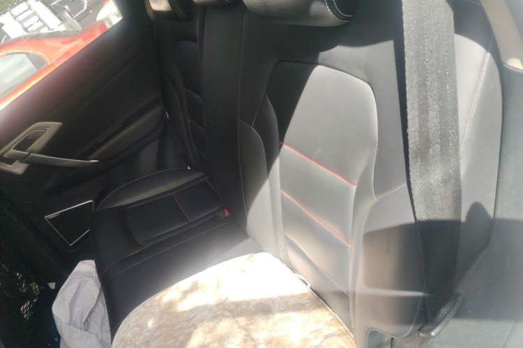Used Geely Auto Emgrand X7 Sport 2018 1.8TD Automatic Two-Wheel Drive Zhiya Model Left Rear Seat