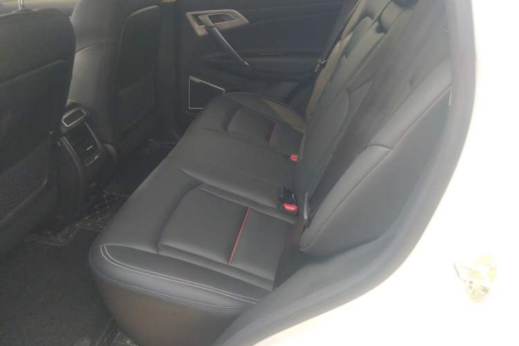 Used Geely Auto Emgrand X7 Sport 2018 1.8TD Automatic Two-Wheel Drive Smart Connect 4G Internet Edition Left Rear Seat