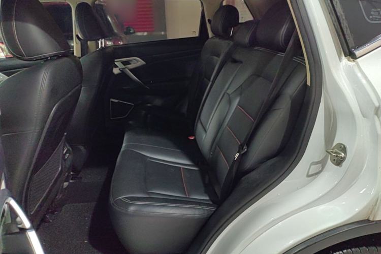 Used Geely Auto Emgrand X7 Sport 2018 1.8TD Automatic Two-Wheel Drive Smart Connect 4G Internet Edition Left Rear Seat