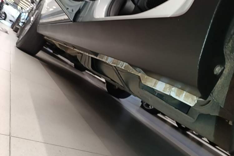 Used Geely Auto Emgrand X7 Sport 2018 1.8TD Automatic Two-Wheel Drive Zhiya Model Left Side Sill