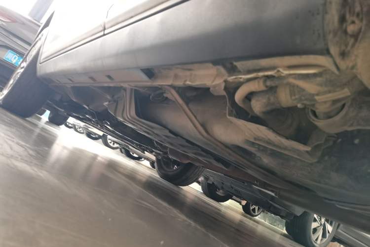 Used Geely Auto Emgrand X7 Sport 2018 1.8TD Automatic Two-Wheel Drive Smart Connect 4G Internet Edition Left Side Sill