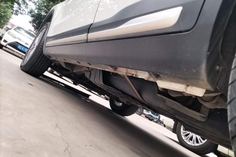 Used Geely Auto Emgrand X7 Sport 2018 1.8TD Automatic Two-Wheel Drive Smart Connect 4G Internet Edition Left Side Sill