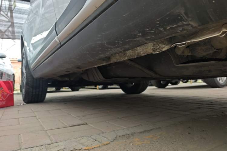 Used Geely Auto Emgrand X7 Sport 2018 2.0L Manual Two-Wheel Drive Zhiya Version Left Side Sill