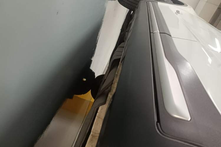 Used Geely Auto Emgrand X7 Sport 2018 1.8TD Automatic Two-Wheel Drive Zhiya Model Left Side Sill