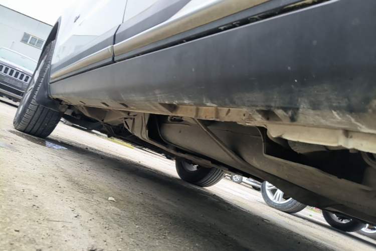 Used Geely Auto Emgrand X7 Sport 2018 1.8TD Automatic Two-Wheel Drive Smart Connect 4G Internet Edition Left Side Sill
