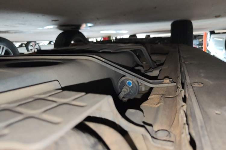 Used Geely Auto Emgrand X7 Sport 2018 1.8TD Automatic Two-Wheel Drive Smart Connect 4G Internet Edition Left Side Sill