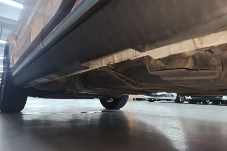 Used Geely Auto Emgrand X7 Sport 2018 1.8TD Automatic Two-Wheel Drive Smart 4G Connected Version Left Side Sill