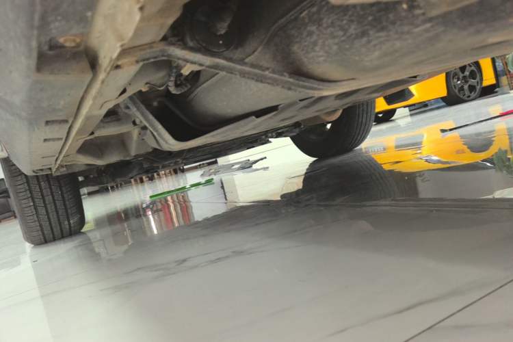 Used Geely Auto Emgrand X7 Sport 2018 1.8TD Automatic Two-Wheel Drive Smart Connect 4G Internet Edition Left Side Sill