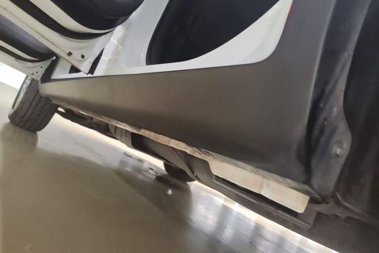 Used Geely Auto Emgrand X7 Sport 2018 1.8TD Automatic Two-Wheel Drive Smart Connect 4G Internet Edition Left Side Sill