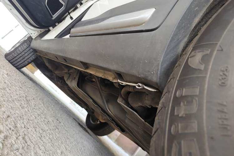 Used Geely Auto Emgrand X7 Sport 2018 1.8TD Automatic Two-Wheel Drive Smart Connect 4G Internet Edition Left Side Sill