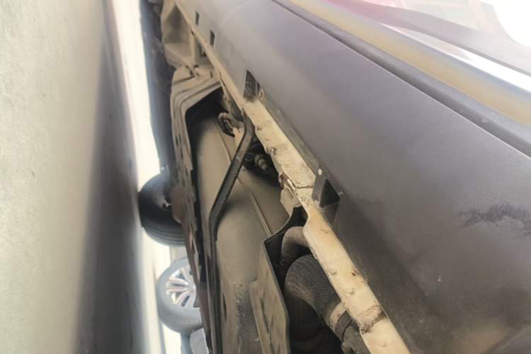 Used Geely Auto Emgrand X7 Sport 2018 1.8TD Automatic Two-Wheel Drive Zhiya Model Left Side Sill